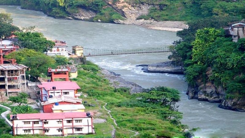 झुलाघाटमा दुई सय नेपाली अलपत्र