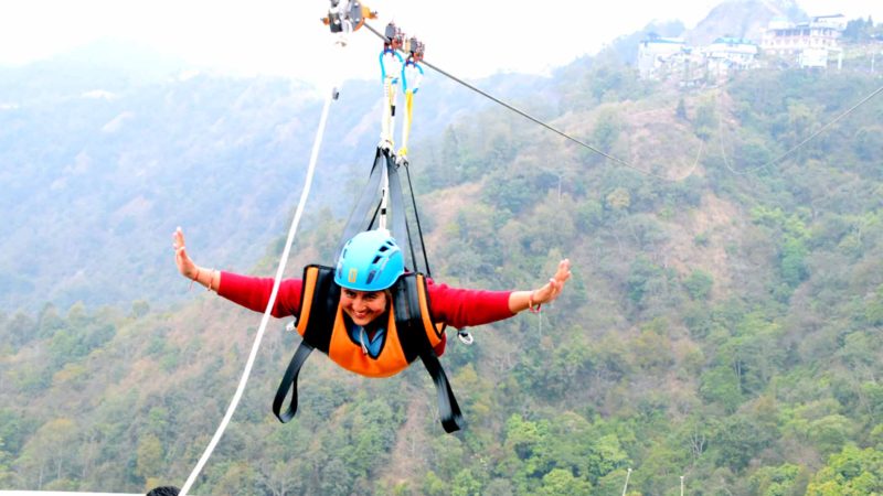 पूर्वाञ्चलको लोकप्रिय पर्यटकस्थल भेडेटारमा शनिबार देखि सञ्चालनमा आएको जिप फ्लायर । ६५० मिटर लामो जिप फ्लयार भेडेटारबाट सुरु भई धरान नगरपालिकाको देवीस्थानमा समापन हुन्छ । तस्वीर : विराट अनुपम(रासस)