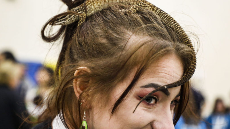 A lizard is seen on an exhibitor's head at the Reptile Rampage event in Lake Forest, Illinois, the United States, on March 8, 2020. The one-day event was held on Sunday in Lake Forest exhibiting more than 150 snakes, lizards, turtles, tortoises and more. Photo/RSS