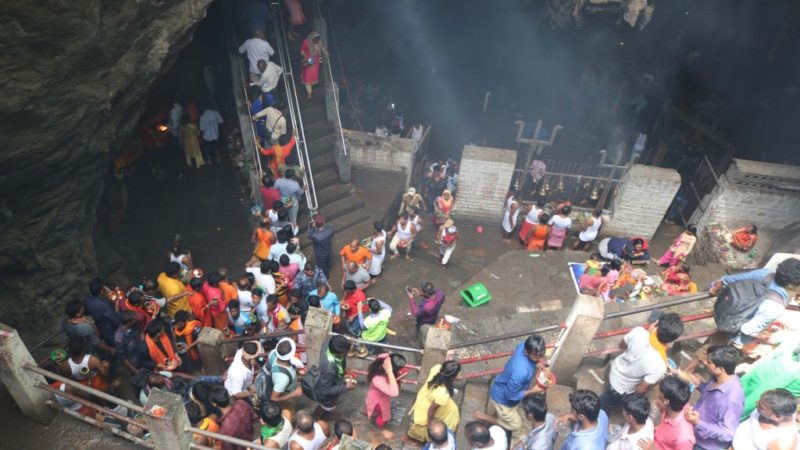 कोरोना सङ्क्रमित घटेपछि हलेसी मन्दिर खुलाइयो