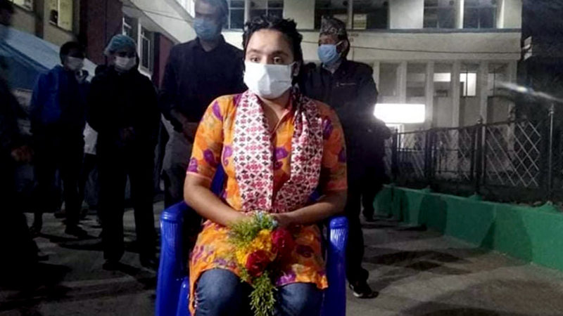 कोरोनालाई पराजित गरेकी किशोरी भन्छिन्, ‘काेराेनालाई जित्न उपचारसँगै धैर्य र आत्मबल चाहिन्छ’