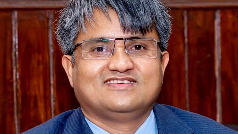प्रधानमन्त्रीका प्रेस सल्लाहकारको चार पूर्व प्रधानन्यायाधीशलाई चुनौति