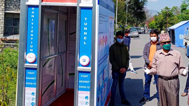 पश्चिमाञ्चल अस्पतालमा स्वचालित सेनिटाइजर टनेल