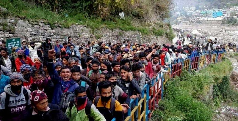 भारतमा रोकिएका मजदुर घर फर्किन पाउँदा खुशी