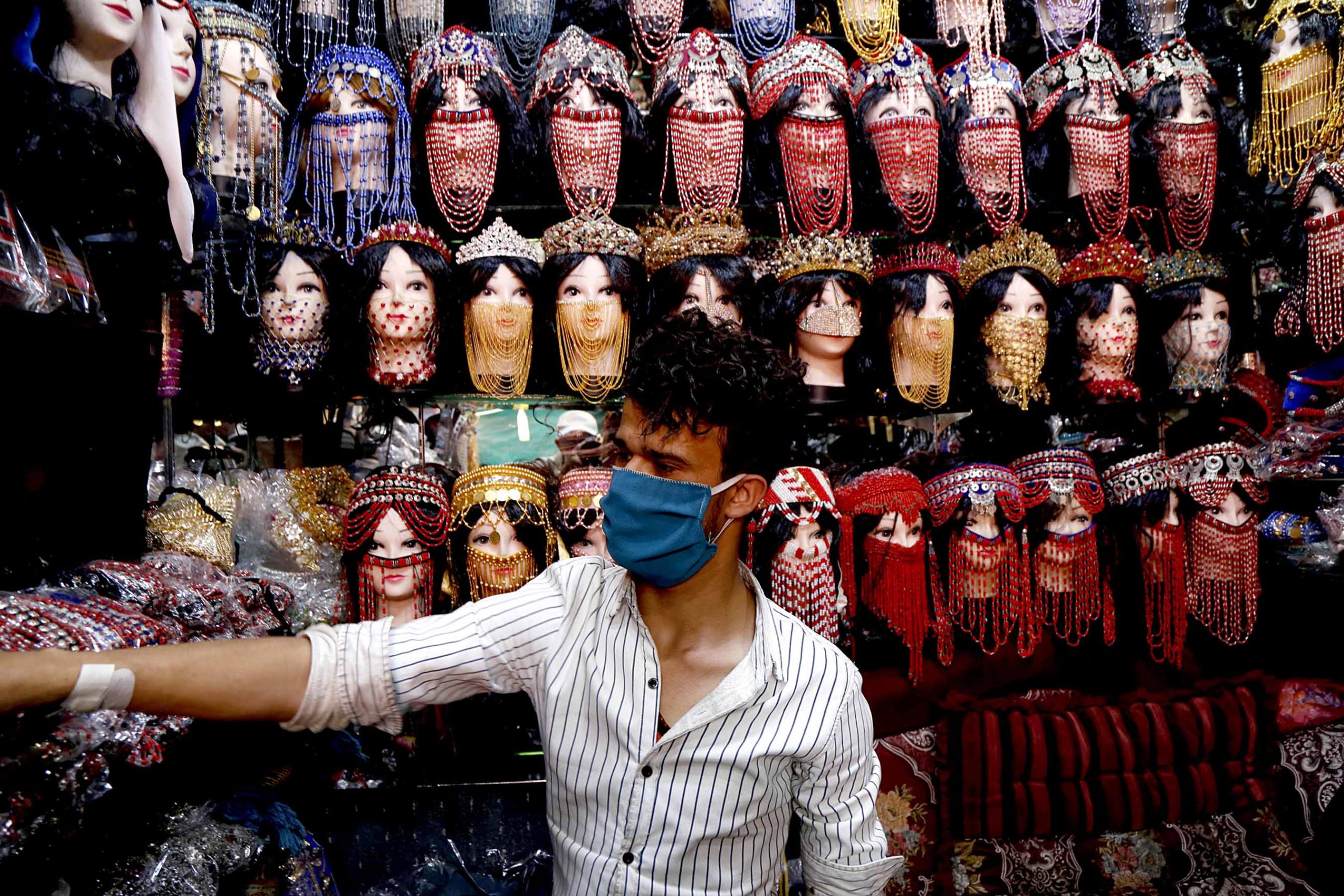 (200516) -- SANAA, May 16, 2020 (Xinhua) -- A vendor wearing a face mask is seen at a market in Sanaa, Yemen, on May 16, 2020. Yemen's health authorities on Saturday recorded 16 new COVID-19 infections, bringing the total confirmed cases in the war-ravaged Arab country to 122. (Photo by Mohammed Mohammed/Xinhua)