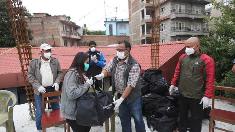 नेफेजद्धारा सञ्चारकर्मीलाई व्यक्तिगत सुरक्षाका सामग्री हस्तान्तरण