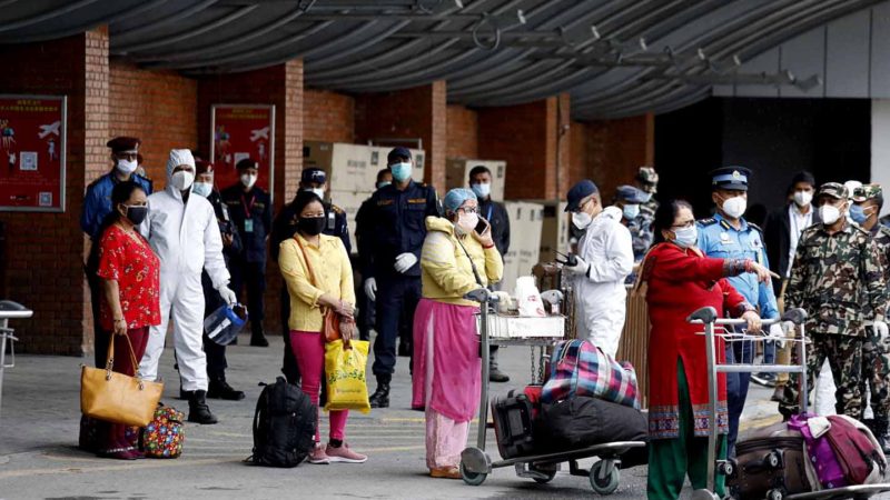 म्यानमारबाट २६ जना नेपाली काठमाडौं आइपुगे (हेर्नुस् तस्विर)