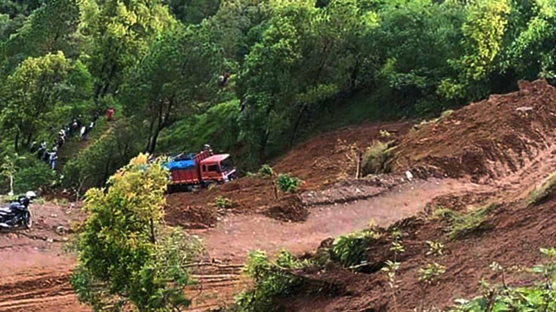 पाल्पामा पहिरोले दुई गाडी बगायो, दुईको मृत्यु