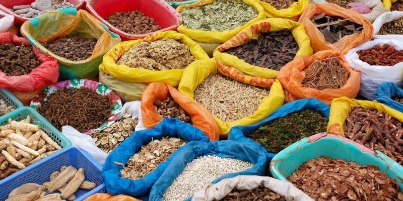 आठ लाखको आयुर्वेदिक औषधि सरकारलाई हस्तान्तरण