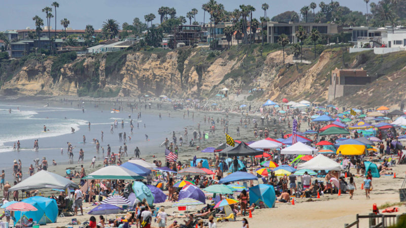 Beachgoers are seen along the shore in the Pacific Beach area of San Diego, California on July 4, 2020. - Many beaches have been shut down for the Fourth of July weekend across California due to a resurgence of COVID-19. San Diego area beaches however have remained open. (Photo / RSS