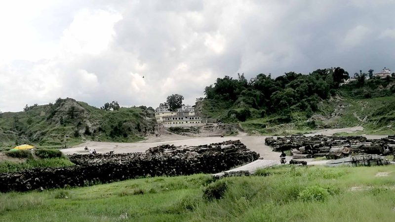 सरकारी वेवास्ता : पशुपतिको जग्गामा व्यक्तिको रजाइँ
