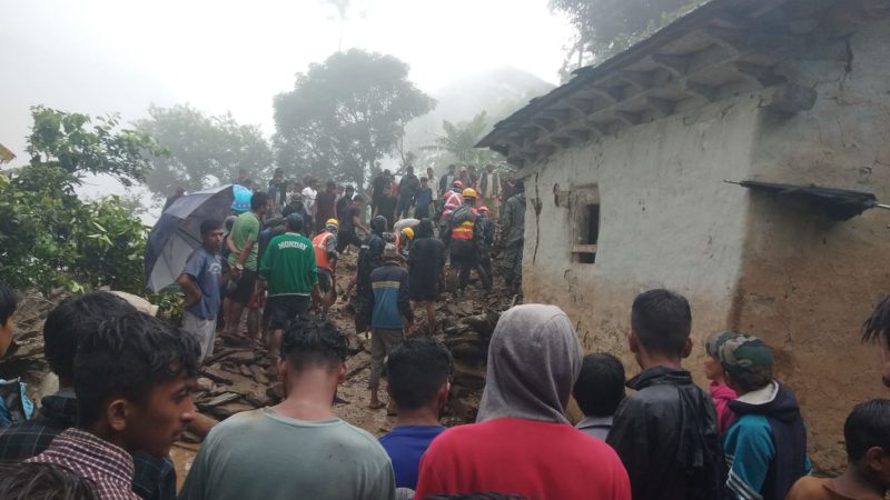 भाग्न खोज्दा आमाबुबा पहिरोमा पुरिए, छोरो बाँच्न सफल भए