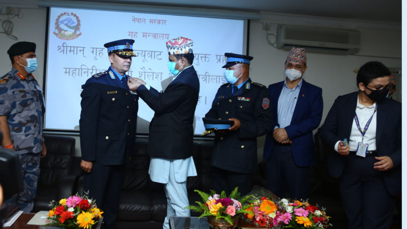 नवनियुक्त प्रहरी महानिरीक्षक थापालाई दज्र्यानी चिह्न प्रदान
