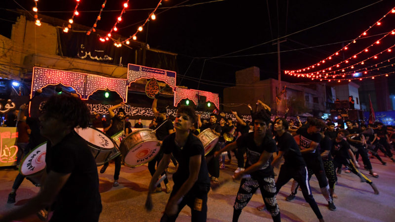 Iraqis attend a mourning ritual as Shiite Muslims commemorate Ashura during the Islamic month of Muharram, in Iraq's southern city of Nasiriyah on August 25, 2020. - Ashura is a period of mourning in remembrance of the seventh-century martyrdom of Prophet Mohammad's grandson Imam Hussein, who was killed in the battle of Karbala in modern-day Iraq, in 680 AD. (Photo/RSS)