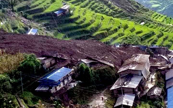 सिन्धुपाल्चोक पहिरो अपडेट : गाउँका १३ घर पुरियो, १५ जना घाइते, पाँच घरका सबै सम्पर्कविहीन