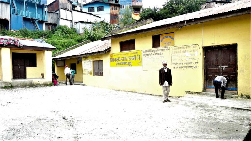 मुगुमा खाद्यान्न गोदाम रित्तिए पछि सर्वसाधारण खाली हात फर्कदै