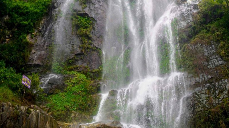मृदुङ्गा झरनामा आन्तरिक पर्यटकको घुइँचो