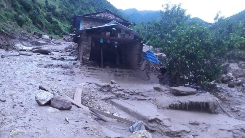 बाढीपहिरोको चपेटामा बागलुङ
