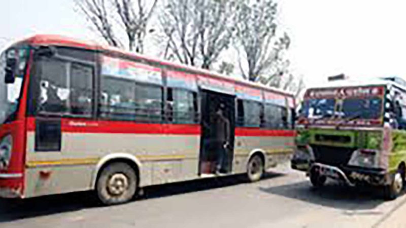 सार्वजनिक यातायात : ‘न स्यानिटाइजर न दूरी, भाडा मात्र बढी’