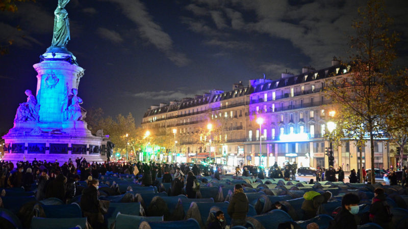 Migrants and associations install tents on Republique square in Paris on November 23, 2020, one week after migrants were evacuated from a makeshift camp in the northern Paris popular suburb of Saint-Denis without being relocated. (Photo / AFP)