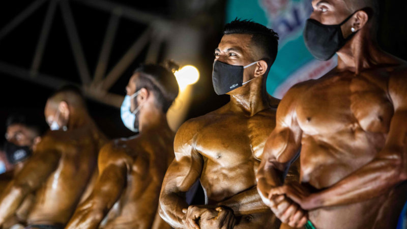 Bodybuilders wear face masks to prevent the spread of the new coronavirus (covid-19) as they pose during the National Bodybuilding Championship in Managua on October 31, 2020. (Photo by / RSS)