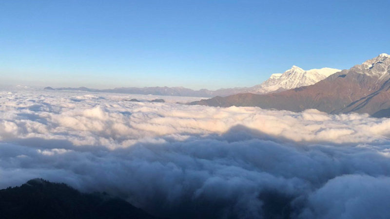 धौलागिरि आइसफल पदमार्गअन्तर्गत म्याग्दीको रघुगङ्गा र अन्नपूर्ण गाउँपालिकाको सिमानामा समुद्री सतहदेखि चार हजार ४०० मिटरको उचाइमा अवस्थित सोवाङ धुरीबाट देखिएको दृश्य ।