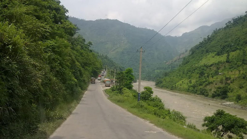 त्रिशूलीमा छालसँगको भलाकुसारी