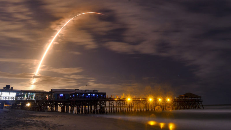 In this time exposure taken from Westgate Cocoa Beach Pier in Cocoa Beach, Fla., a SpaceX Falcon 9 rocket lifts off from Pad 40 at Cape Canaveral Air Force Station, Fla., Tuesday, Nov. 24, 2020. The rocket is carrying the 16th batch of Starlink communications satellites. Photo/RSS