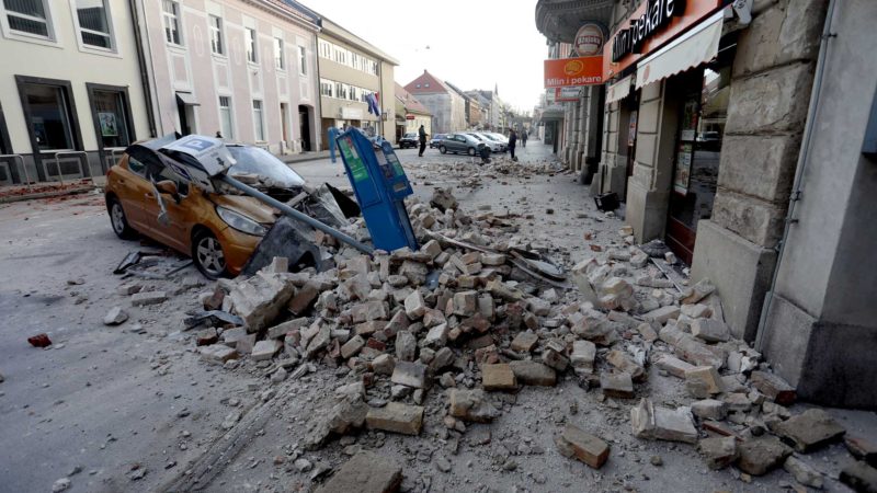 (201229) -- SISAK (CROATIA), Dec. 29, 2020 (Xinhua) -- A damaged vehicle is seen after an earthquake in Sisak, Croatia, on Dec. 29, 2020. A strong 6.4 magnitude earthquake jolted Petrinja, a small city about 50 km southeast of the Croatian capital Zagreb, at 12:19 p.m. local time (1119 GMT) on Tuesday, the European-Mediterranean Seismological Centre (EMSC) said. (Marin Tironi/Pixsell via Xinhua)