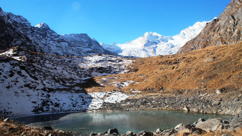 म्याग्दीको रघुगङ्गा गाउँपालिकामा अवस्थित धौलागिरि हिमालको आधार शिविरअन्र्तगत वडा नं ७ मा अवस्थित नीलिबराह ताल । धौलागिरि हिमालको फेदीमा रहेको यस ताल पर्यटकको आकर्षणको केन्द्र बनेको छ । तस्वीर : रासस