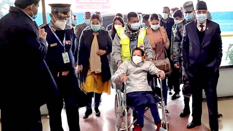 पत्नीको उपचार गर्न प्रचण्ड गए भारतको मुम्बई