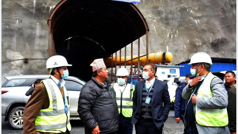 ऊर्जामन्त्रीद्वारा तनहुँ जलविद्युत् आयोजनाको निरीक्षण