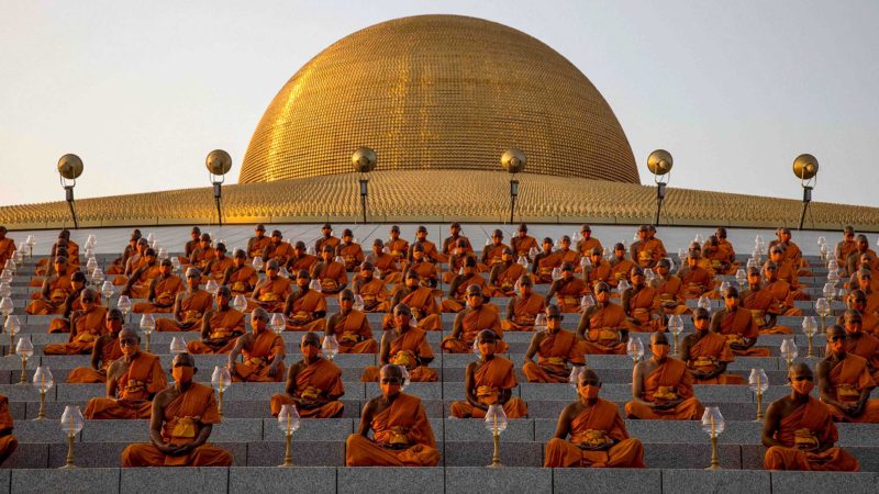 TOPSHOT - Buddhist monks attend the Makha Bucha celebrations at Wat Dhammakaya, north of Bangkok on February 26, 2021. (Photo by Jack TAYLOR / AFP)