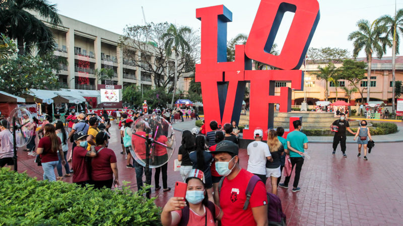 People gather around a giant "LOVE" display at the "ManiLove" park on Valentine's Day in Manila, the Philippines on Feb. 14, 2021. Photo/RSS