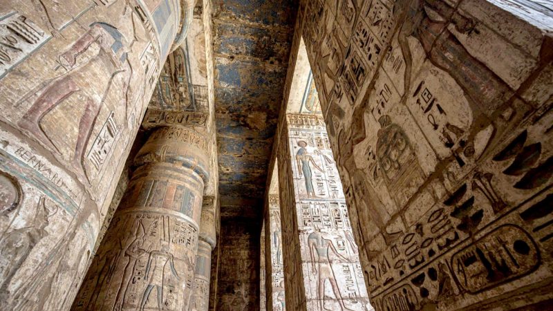 This picture taken on April 10, 2021 shows a view of a portico at the Mortuary Temple of the 20th dynasty pharaoh Ramses III (1186-1155 BC) at Medinet Habu, on the west bank of the Nile outside Egypt's southern city of Luxor. (Photo by Khaled DESOUKI / AFP)