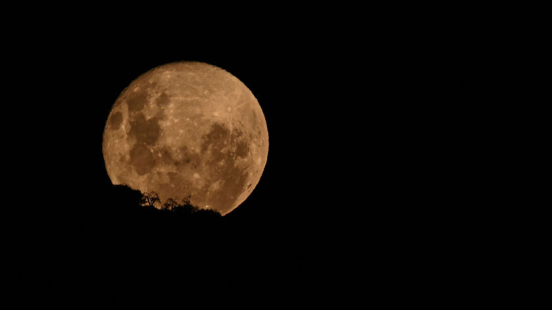 The full Super Pink Moon rises above the Andes in Santiago, Chile, on April 27, 2021. (Photo/ AFP)