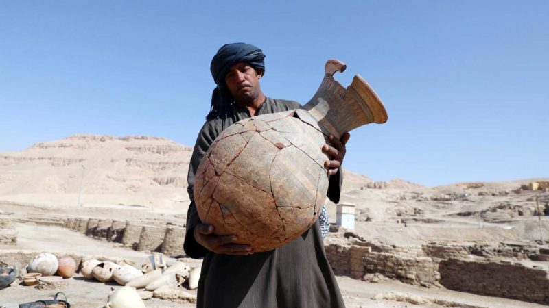 (210410) -- LUXOR, April 10, 2021 (Xinhua) -- An excavation worker carries a pottery vessel unearthed from the archeological site of the "Lost Gold City" in Luxor, Egypt, April 10, 2021. An Egyptian archeological mission announced on Thursday the discovery of a 3,000-year-old "Lost Gold City" (LGC) in Egypt's monument-rich city of Luxor. (Xinhua/Ahmed Gomaa)