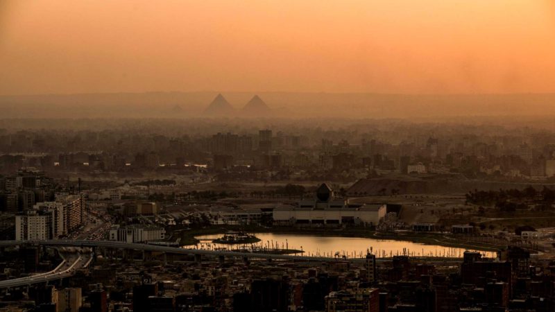 (210411) -- CAIRO, April 11, 2021 (Xinhua) -- Photo taken on April 11, 2021 shows the sunset in Cairo, Egypt. (Xinhua/Wu Huiwo)