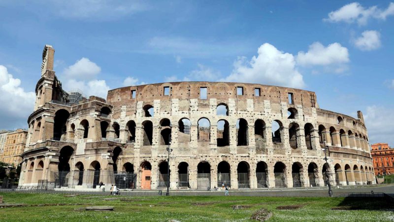 (210421) -- ROME, April 21, 2021 (Xinhua) -- Photo taken on April 21, 2021 shows the Colosseum in Rome, Italy. The City of Rome celebrated its birthday with a day-long series of events on Wednesday -- but, due to the ongoing coronavirus lockdown, the commemorations were muted. (Xinhua/Cheng Tingting) TO GO WITH Feature: Toned-down celebrations mark Rome's 2,774th birthday