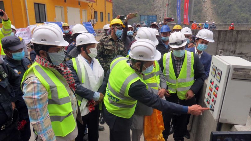 माथिल्लो तामाकोशीको मुख्य सुरुङमा पानी भर्न शुरु