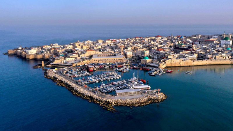 This picture taken on April 16, 2021 shows an aerial view of the old town of Israel's northern Mediterranean coastal city of Acre (also known as Akko), where French Emperor Napoleon Bonaparte and approximately 13,000 French soldiers started an unsuccessful siege of the Ottoman-controlled city on March 20, 1799 which lasted for 54 days before returning back to his headquarters in Egypt. - Napoleon Bonaparte's bloody campaign in Egypt and Palestine, which marked the start of modern European colonialism in the Middle East, remains contentious two centuries after the French emperor's death. The Corsican general set sail eastwards with 300 ships in 1798, aiming to conquer Egypt and block a crucial route between Britain and its colonies in India. (Photo by MENAHEM KAHANA / AFP)