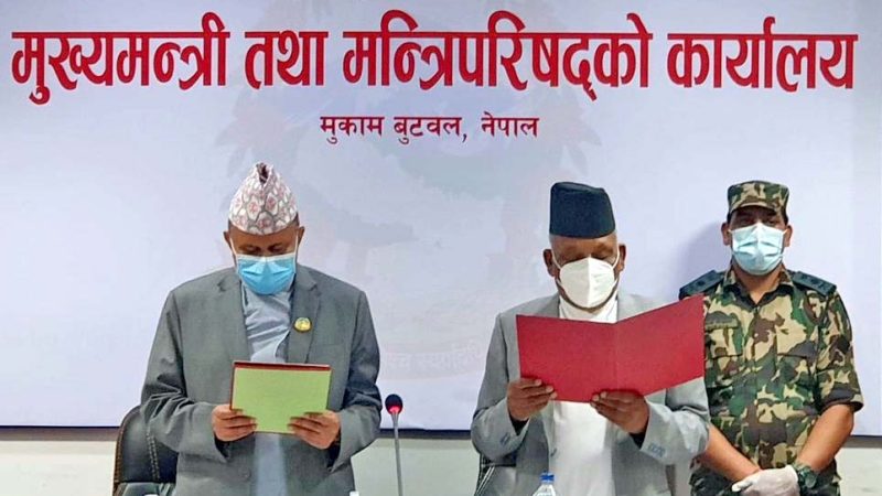 विपक्षीकाे विरोधका बीच प्रदेश प्रमुखलाई मुख्यमन्त्री कार्यालयमै बोलाएर शंकर पोखरेलले लिए मुख्यमन्त्रीको शपथ