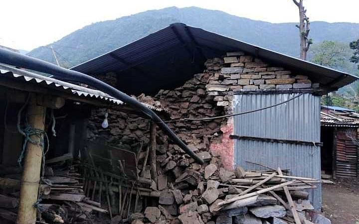 बिहानको भूकम्पले लमजुङमा धेरै घर भत्किए, केही घाइते