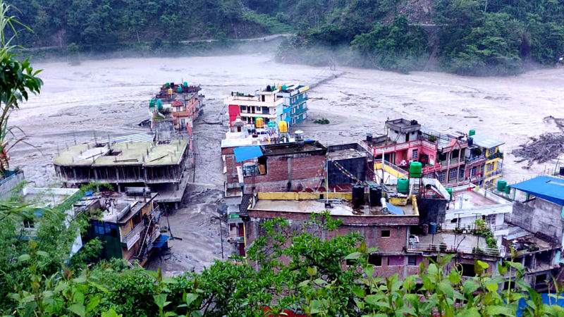 बाढीले सिन्धुपाल्चोकमा मच्चाएको बितण्डा (तस्विरहरु)