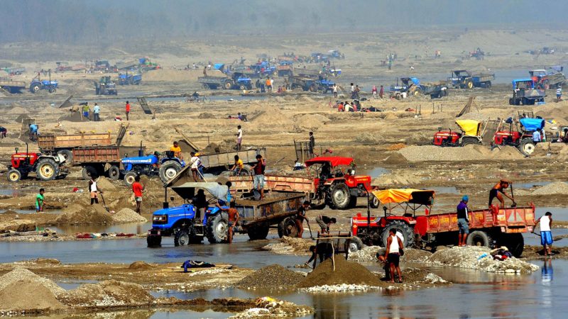 ढुंगा, गिटी, बालुवा निकासी गर्ने सरकारको योजना कार्यान्वयन नगर्न सर्वोच्चद्वारा अन्तरिम आदेश