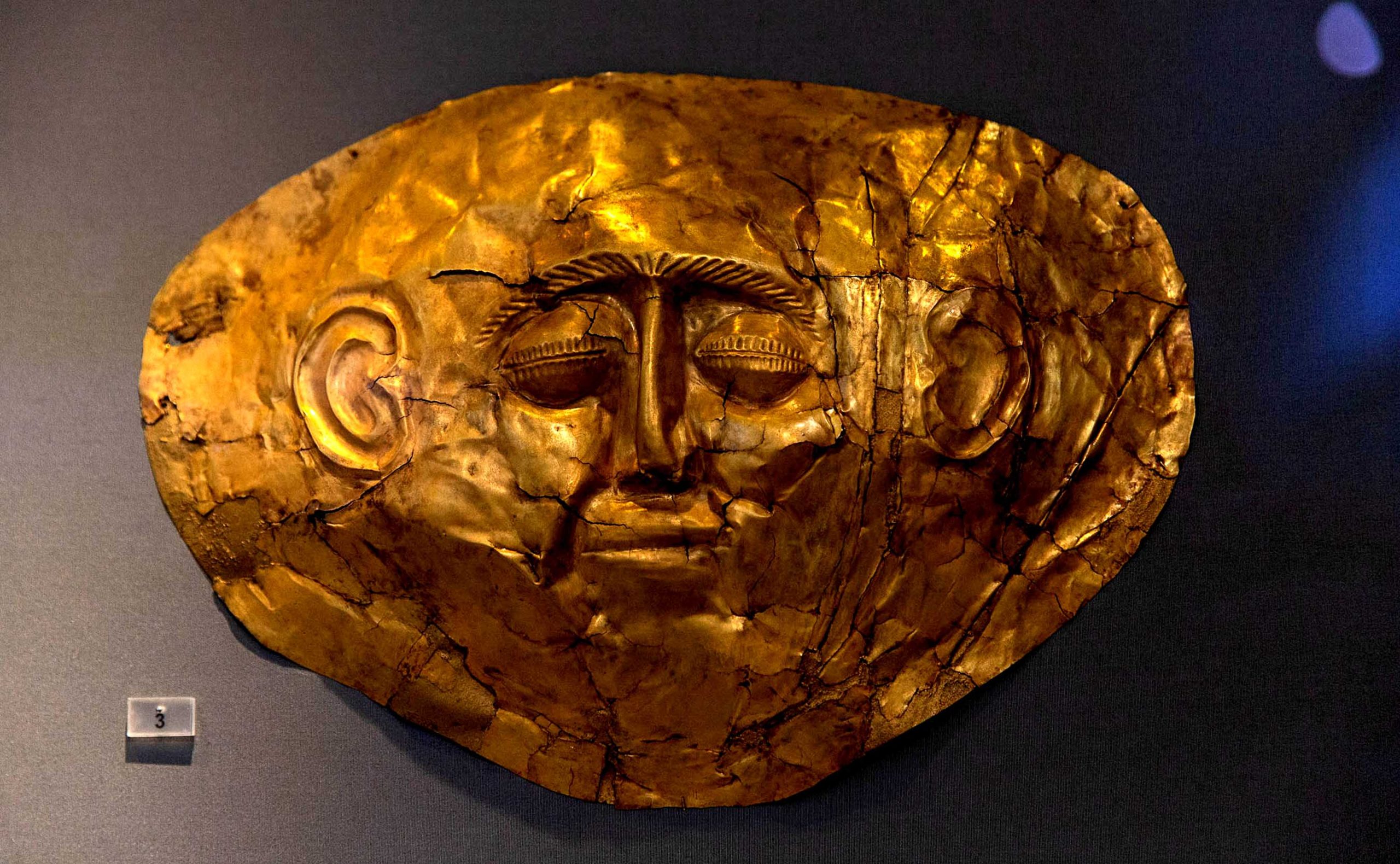 (210617) -- ATHENS, June 17, 2021 (Xinhua) -- Photo taken on June 7, 2021 shows a gold death-mask of the Mycenaean Civilization, made of sheet metal with repousse details, at the National Archaeological Museum, in Athens, Greece. The imposing golden mask of Agamemnon welcomes visitors at the National Archaeological Museum here, standing out among other finds from the royal cemetery of the ancient city of Mycenae on the Peloponnese peninsula dating back to the 16th century BC.
 TO GO WITH "Interview: Ancient Greek golden death-masks of Mycenae still engulfed in mystery, says archaeologist" (Xinhua/Marios Lolos)