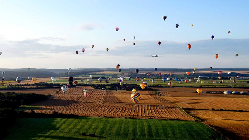 Around 320 hot-air balloons become airborne over the Chambley-Bussieres airbase after an attempt of 'Great Line', during the 17th international hot air balloon meeting "Grand-Est Mondial Air Ballons" in Hageville, northeastern France, on July 25 , 2021. (Photo by JEAN-CHRISTOPHE VERHAEGEN / AFP)