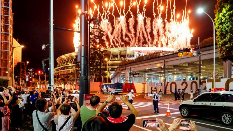 (210723) -- TOKYO, July 23, 2021 (Xinhua) -- Citizens watch fireworks over the Olympic Stadium during the opening ceremony of the Tokyo 2020 Olympic Games in Tokyo, Japan, July 23, 2021. (Xinhua/Liu Dawei)