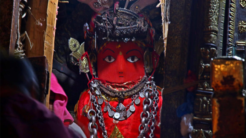 रातो मच्छिन्द्रनाथ मन्दिरमा २० फिट गारो लगाउने काम सम्पन्न