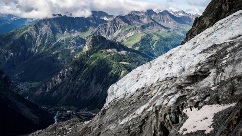 This general view shows The Planpincieux Glacier from the side in Courmayeur, Alps Region, north-western Italy, on August 5, 2021. - A melting glacier is posing challenges this summer for scientists on Italy's side of the Mont Blanc massif, where the risk of collapse in rising temperatures threatens the valley below. The Planpincieux glacier, at an altitude of about 2,700 metres (8,860 feet), hangs over the hamlet of Planpincieux, underneath the south face of the Grandes Jorasses within the Mont Blanc massif in Italy's picturesque northwest corner. (Photo by Marco Bertorello / AFP)